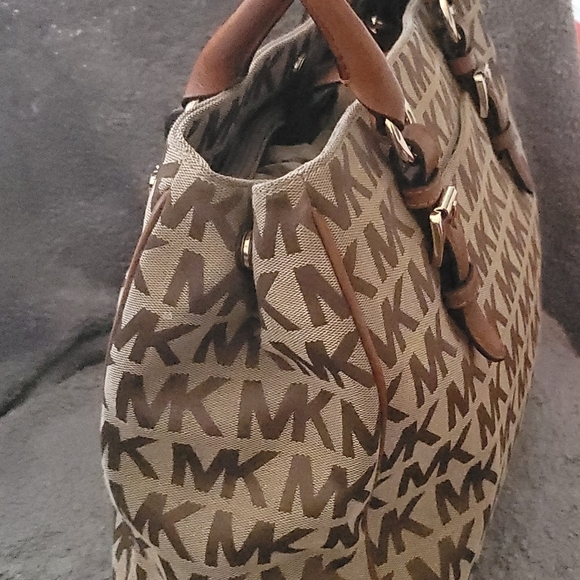 Michael Kors Jet Set Medium Work Tote or Purse Excellent condition - Picture 6 of 11